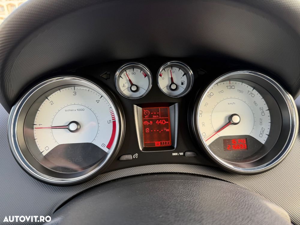 Peugeot 308 2.0 HDI Premium Pack - 16