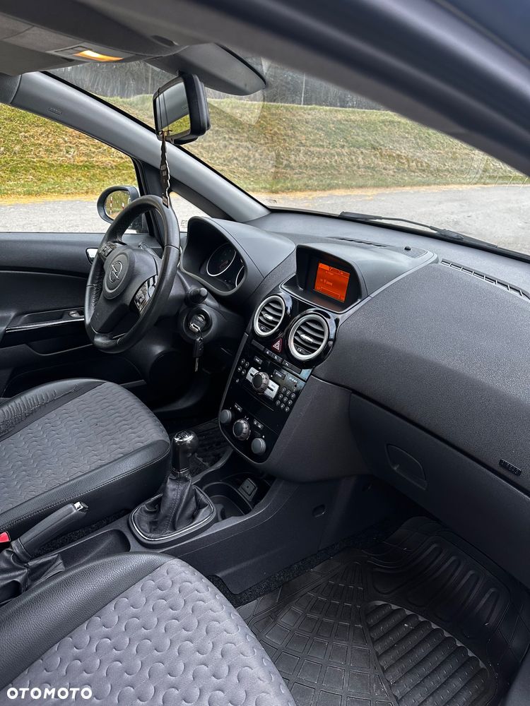 Opel Corsa 1.2 16V Essentia - 11