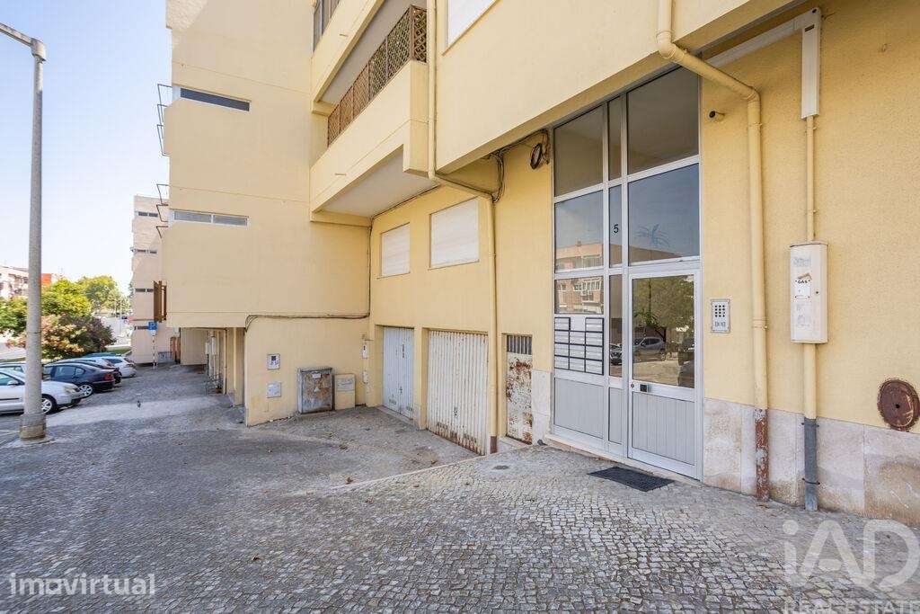 Apartamento T2 em Amora - Grande imagem: 3/33