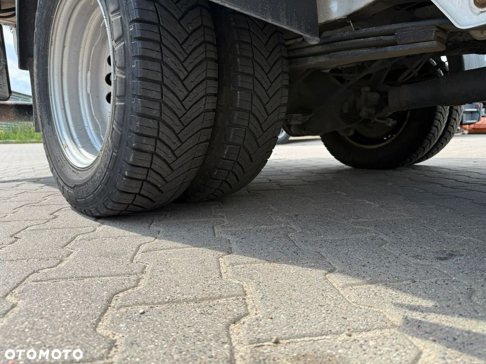 Mercedes-Benz Sprinter - 15