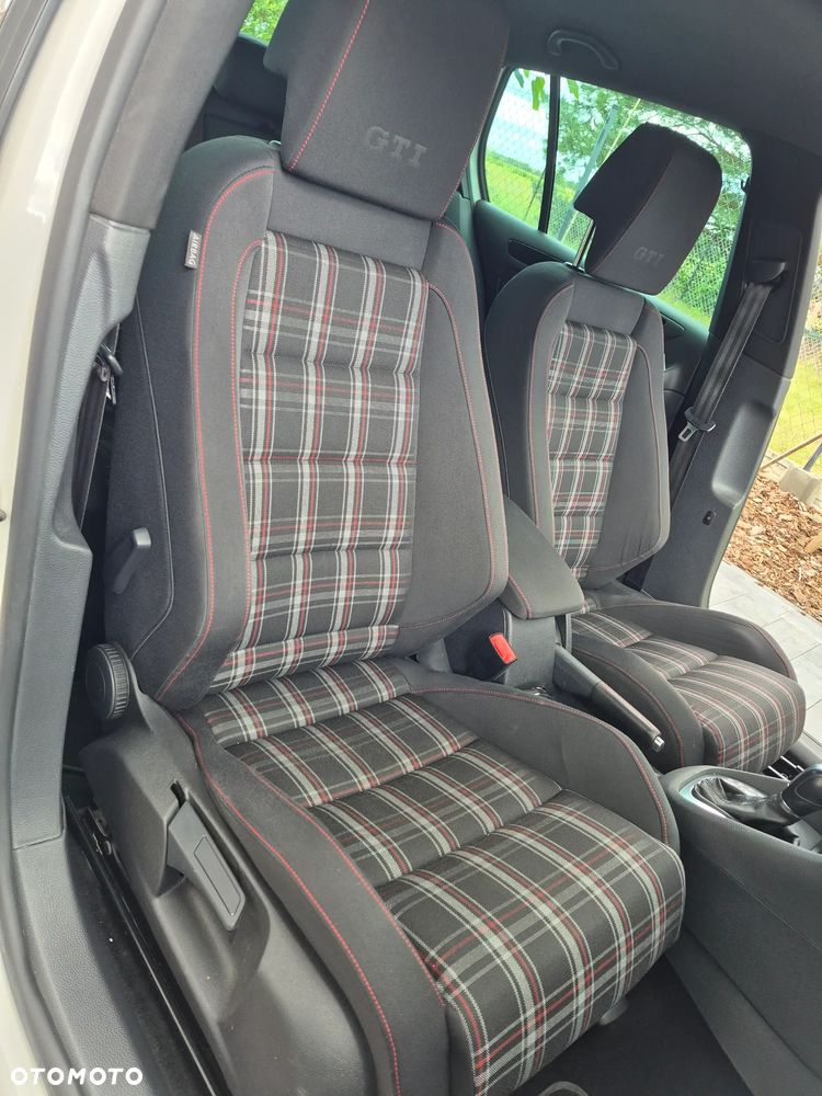 Volkswagen Golf 2.0 GTI DSG - 32