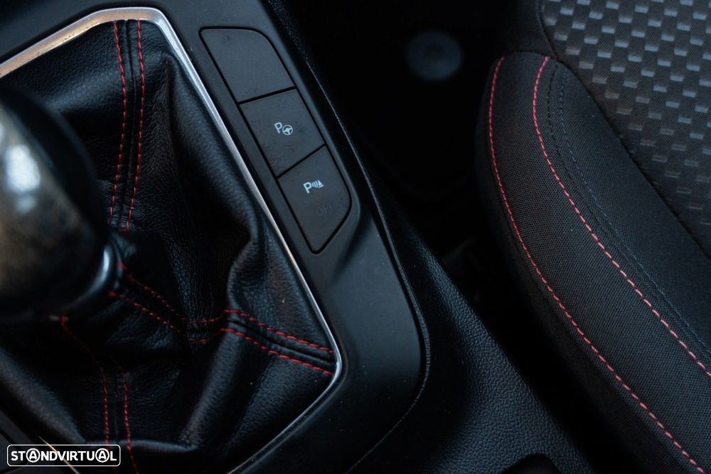 Ford Focus 1.0 EcoBoost MHEV ST-Line - 39