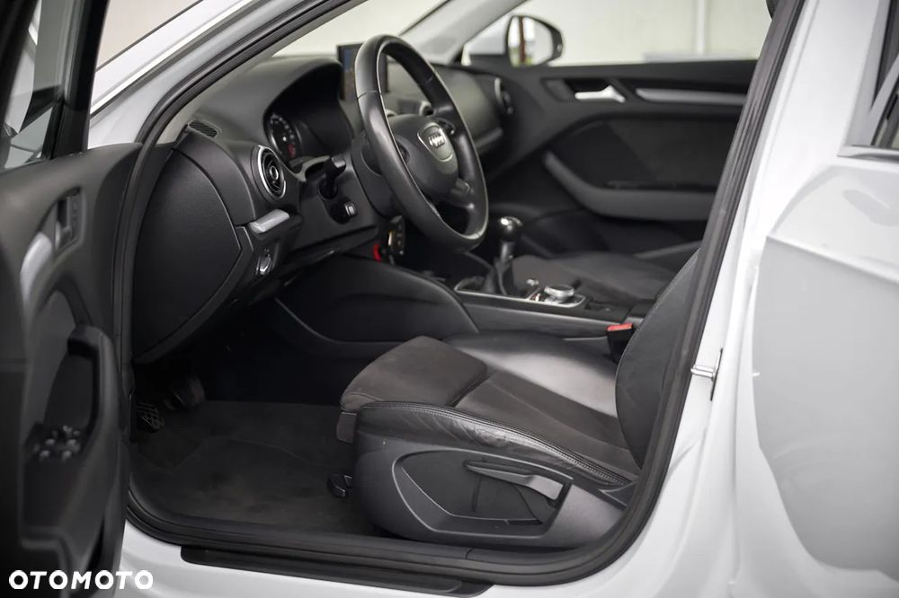 Audi A3 Sportback 2.0 TDI quattro Ambiente - 25