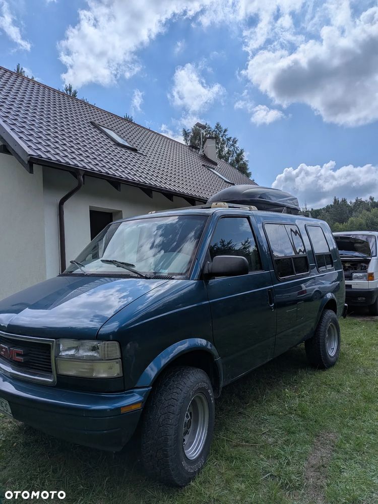 GMC Safari - 2