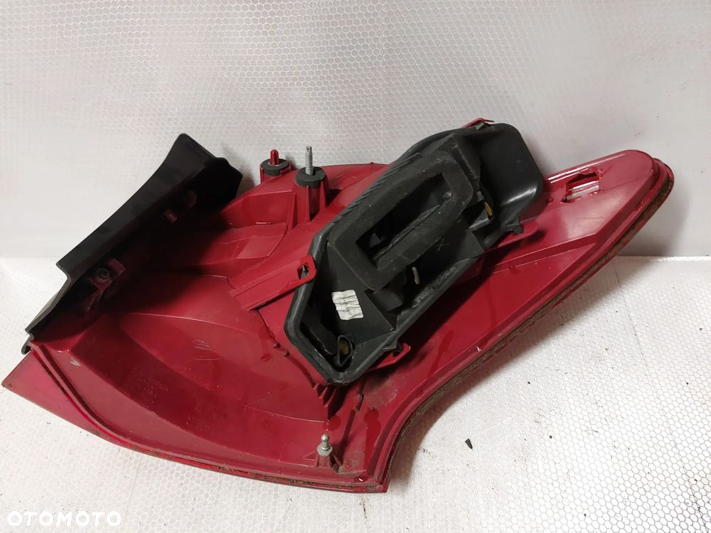 .  LAMPA TYL TYLNA LEWA PEUGEOT 407 SW KOMBI !USZKODZONA! - 2