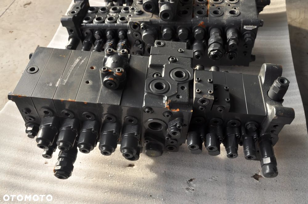 Rozdzielacz Hydrauliczny Komatsu PC 138 - 7