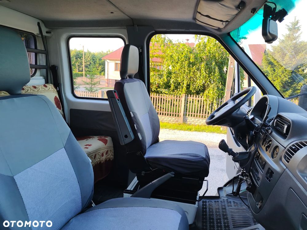 Mercedes-Benz Sprinter - 11