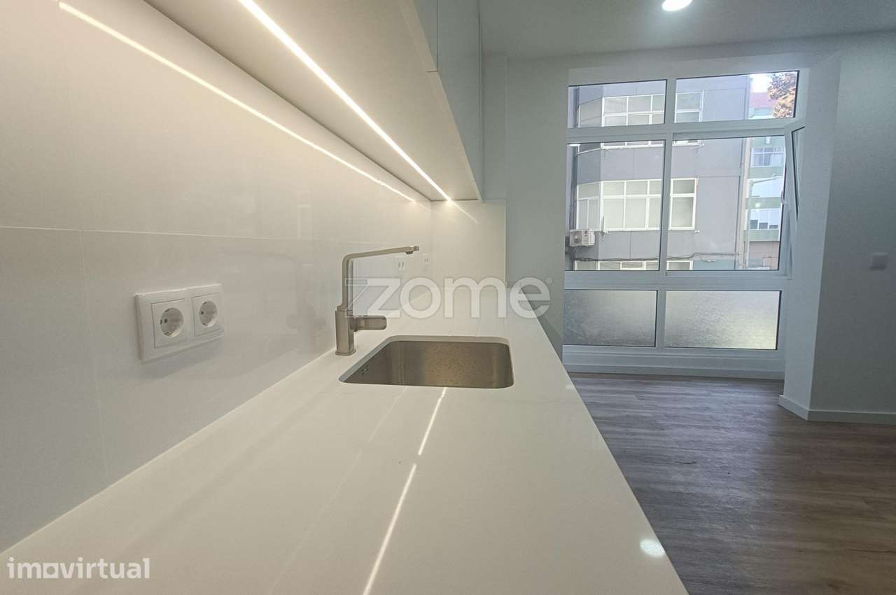 Apartamento T3 com Excelentes Áreas e Varandas – Remodelado a Estre... - Grande imagem: 2/20
