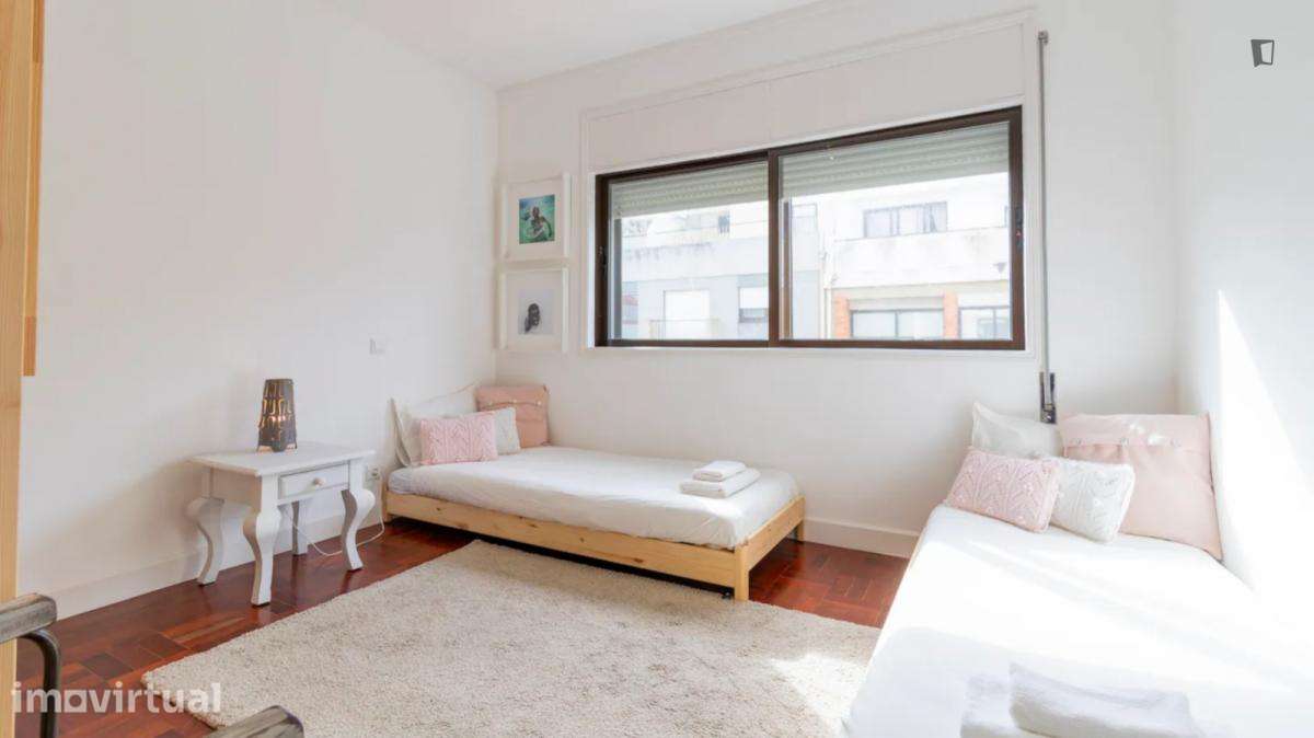 Apartamento com 3 quartos - localizado em Lordelo do Ouro Porto - Grande imagem: 2/14