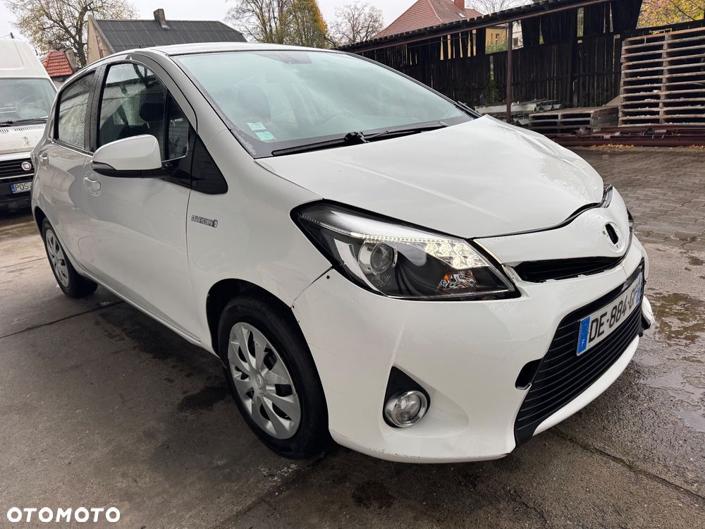 Toyota Yaris Hybrid 100 Premium - 24