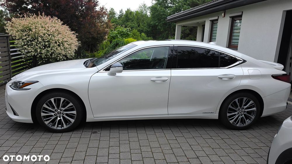 Lexus ES 300h Business Edition - 1