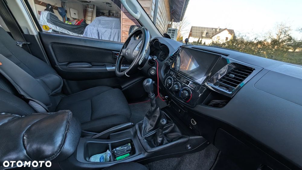 Toyota Hilux 2.5 D-4D SR - 25