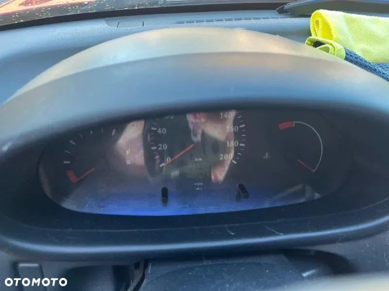 Nissan Micra 1.0 L - 8