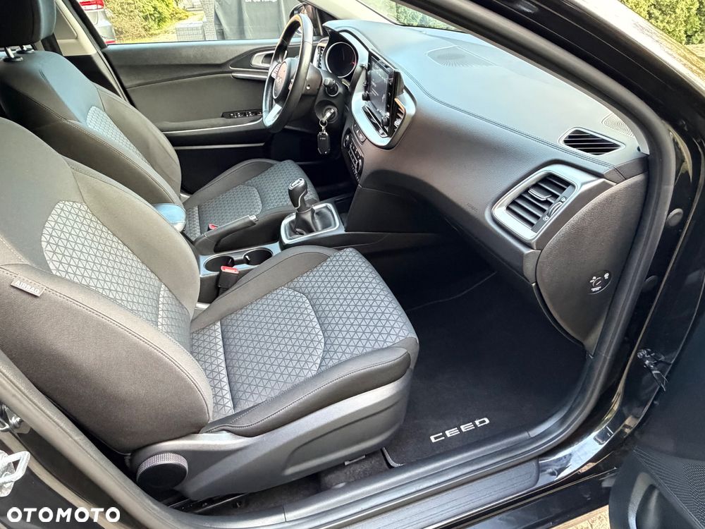 Kia Ceed - 26
