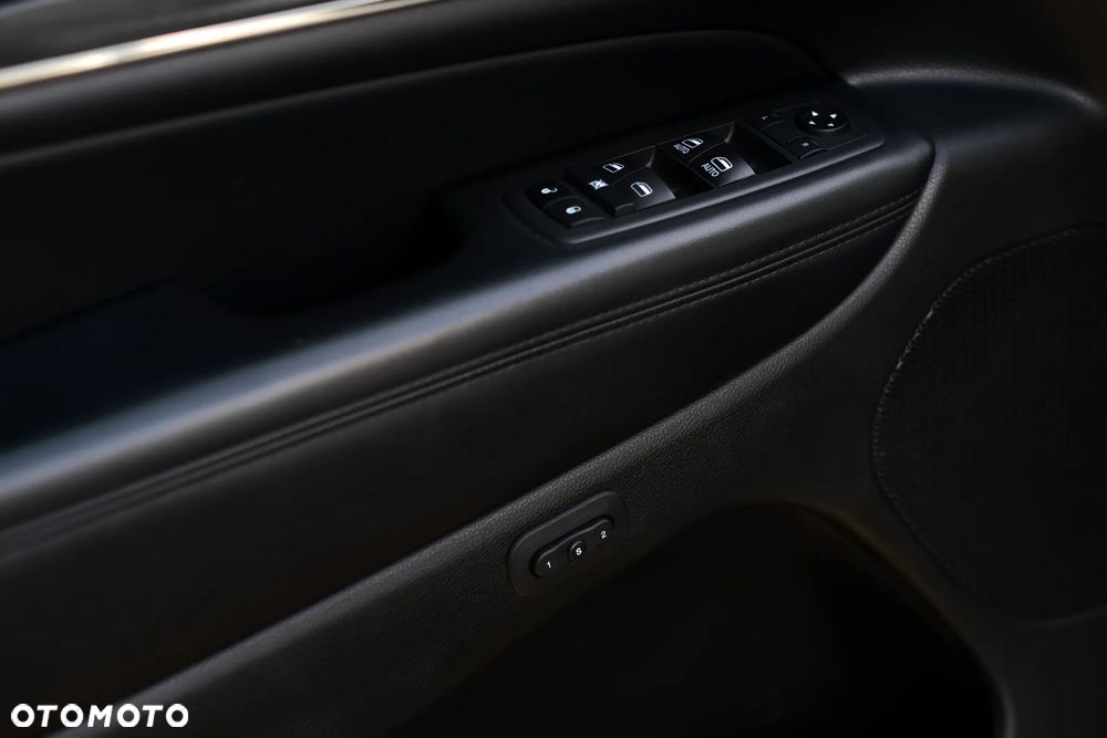 Jeep Grand Cherokee - 28
