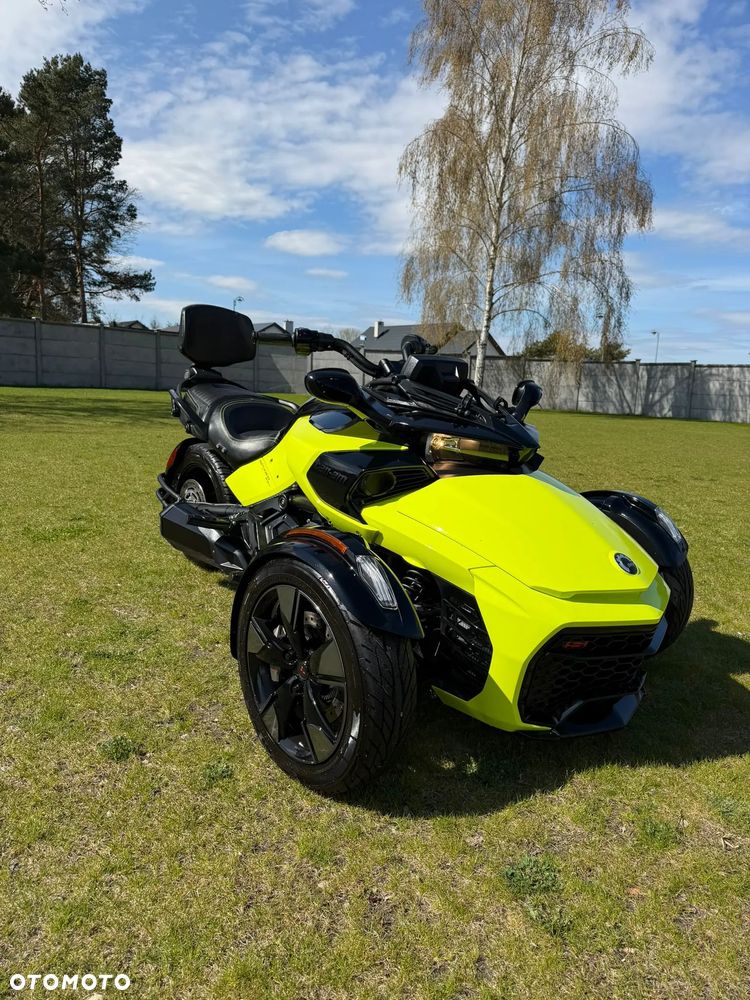 Can-Am Spyder - 16