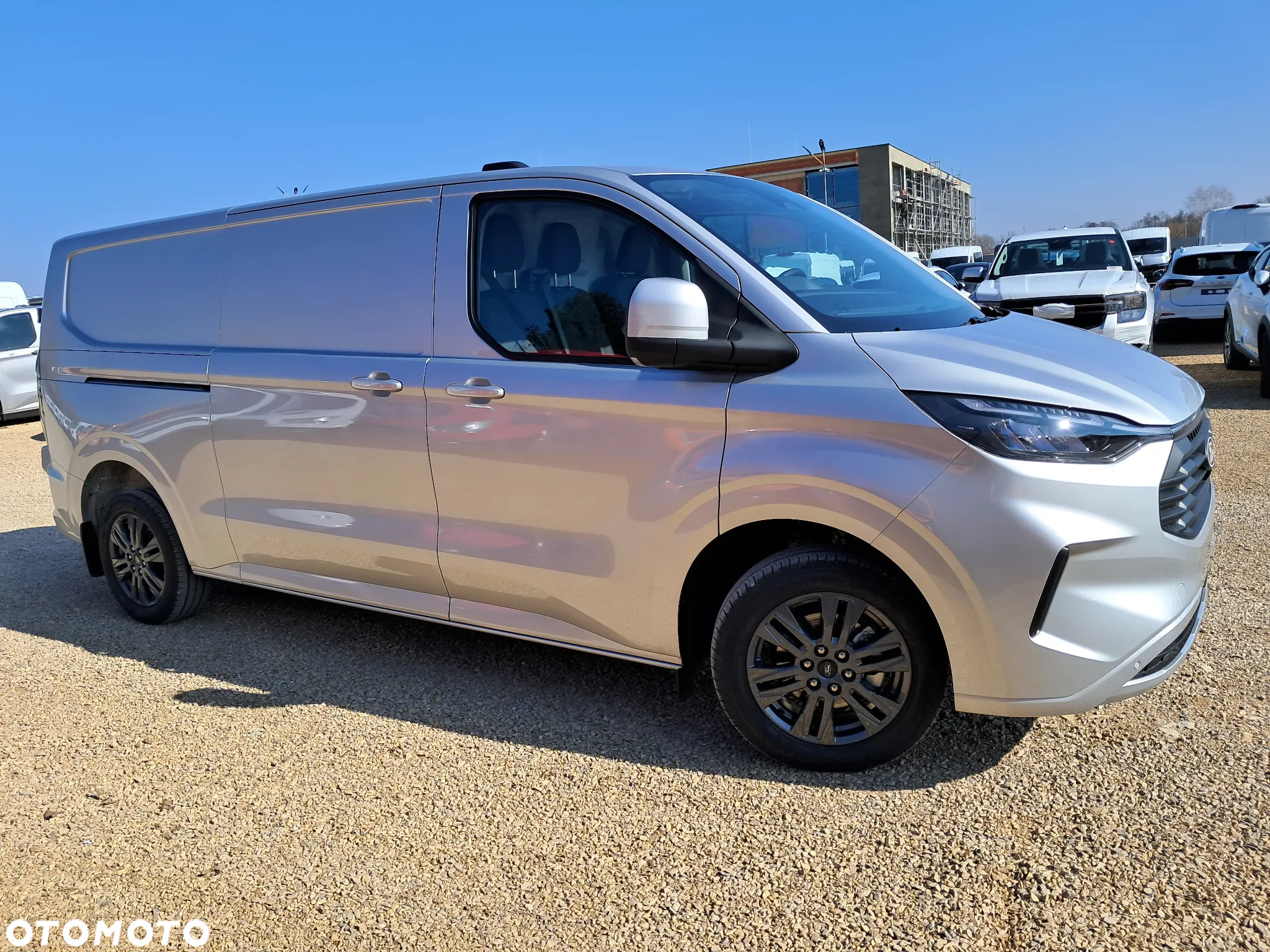 Ford Custom Van - 3