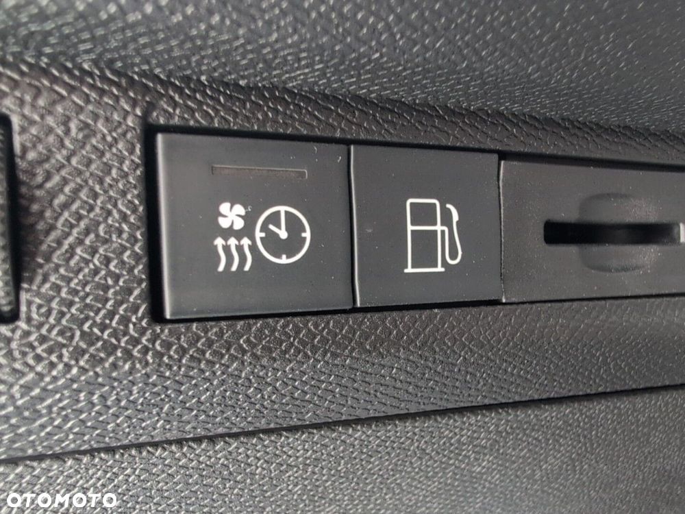 Peugeot 408 1.6 Plug-In Hybrid 225 Allure EAT8 - 13