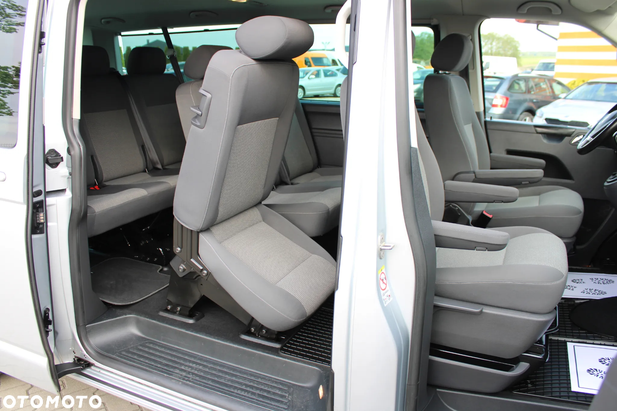 Volkswagen Caravelle - 29
