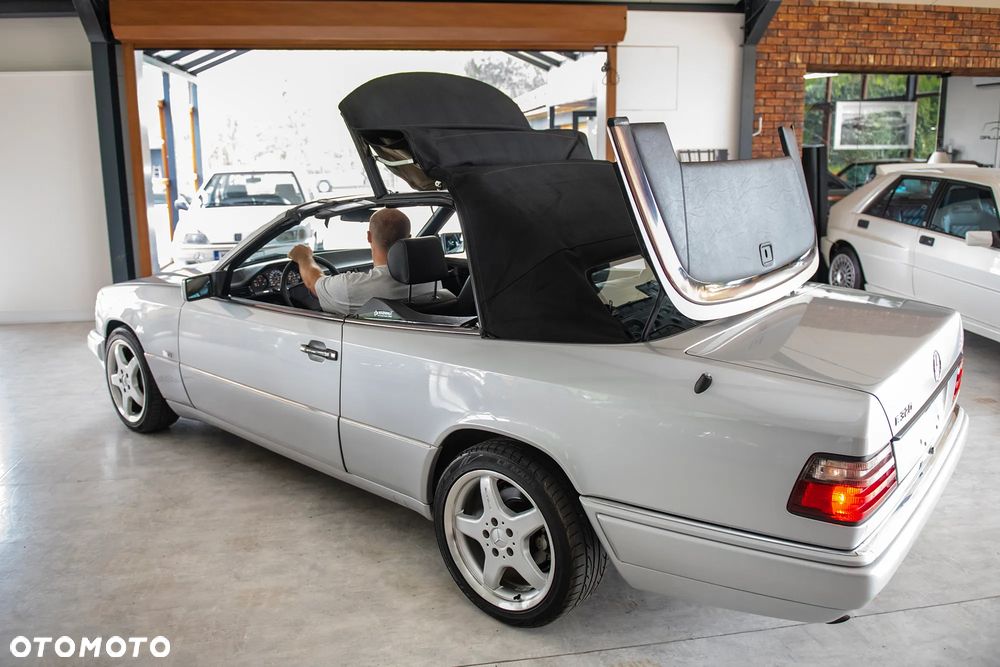 Mercedes-Benz Klasa E - 32
