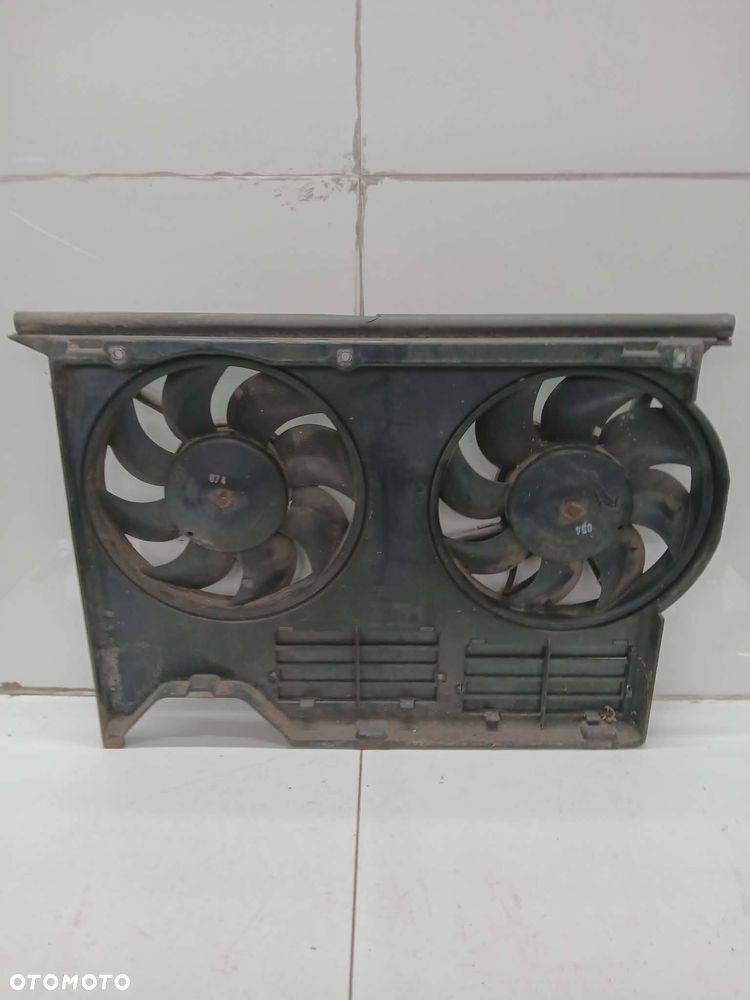 WENTYLATORY OSŁONA OBUDOWA CHŁODNICY WENTYLATOR AUDI 80 B4 2.0    8A0121207A - 2