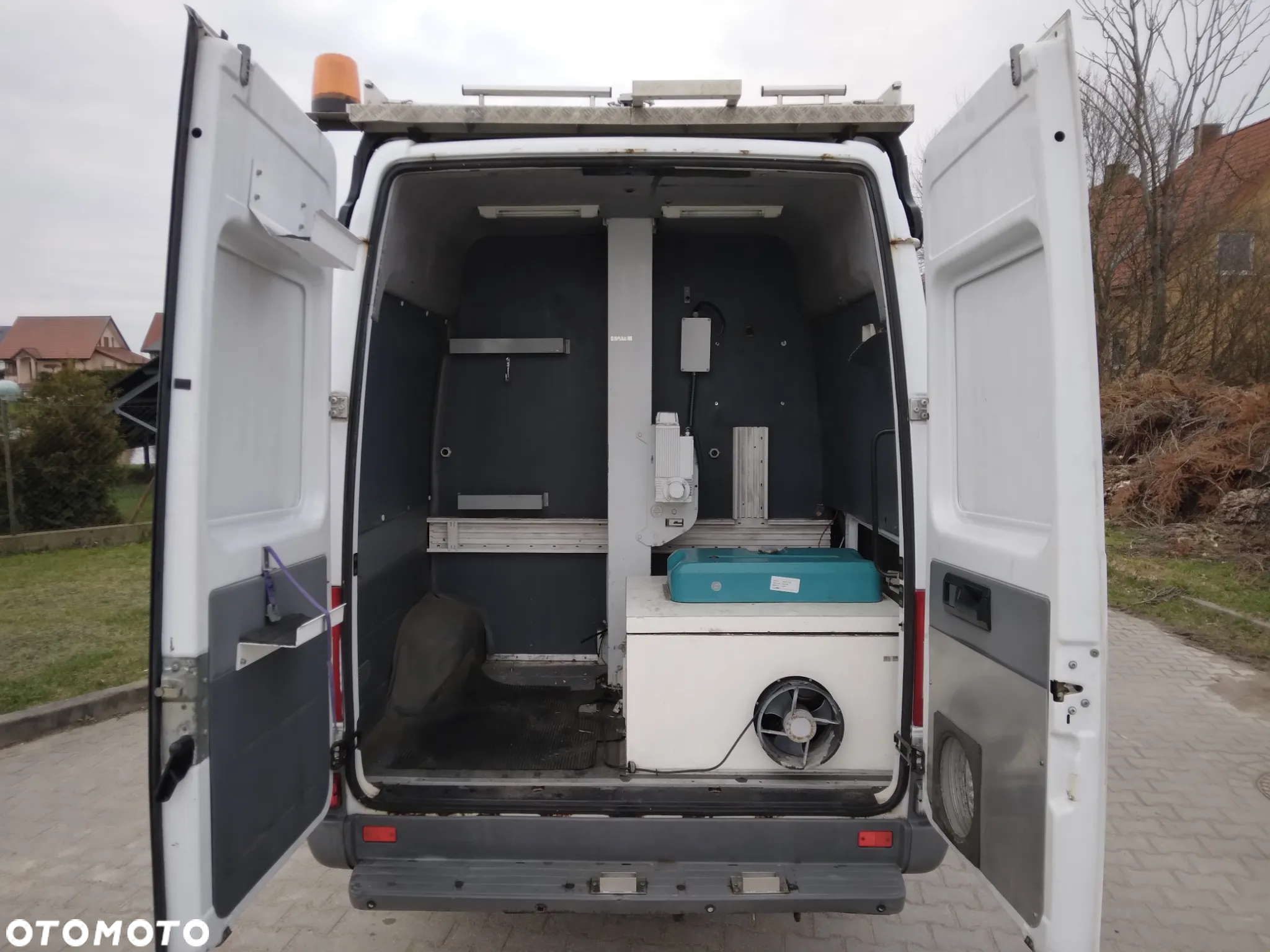 Mercedes-Benz Sprinter - 11