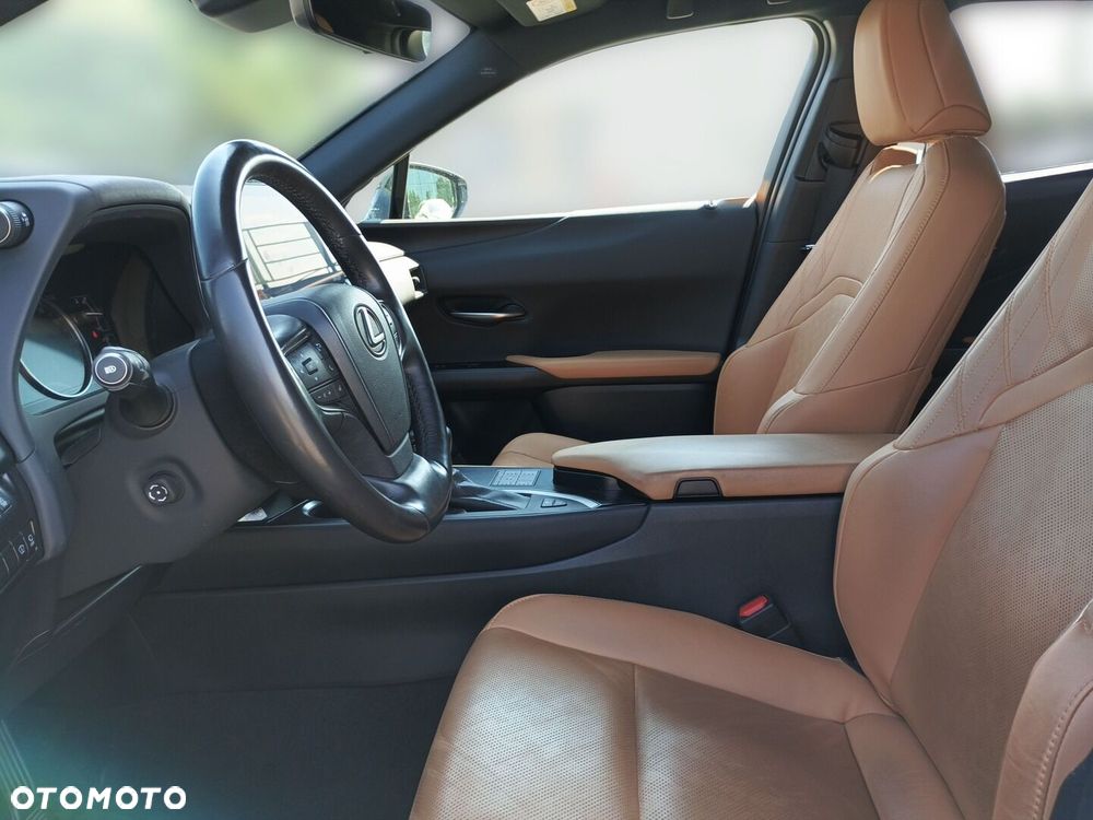 Lexus UX - 16