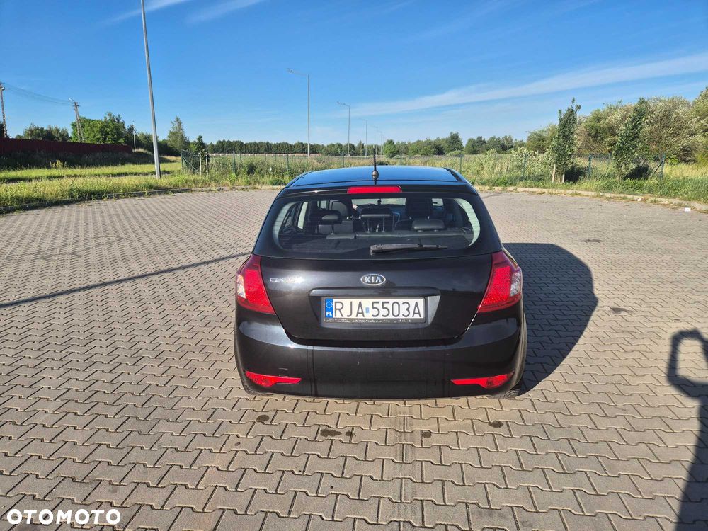 Kia Ceed - 8