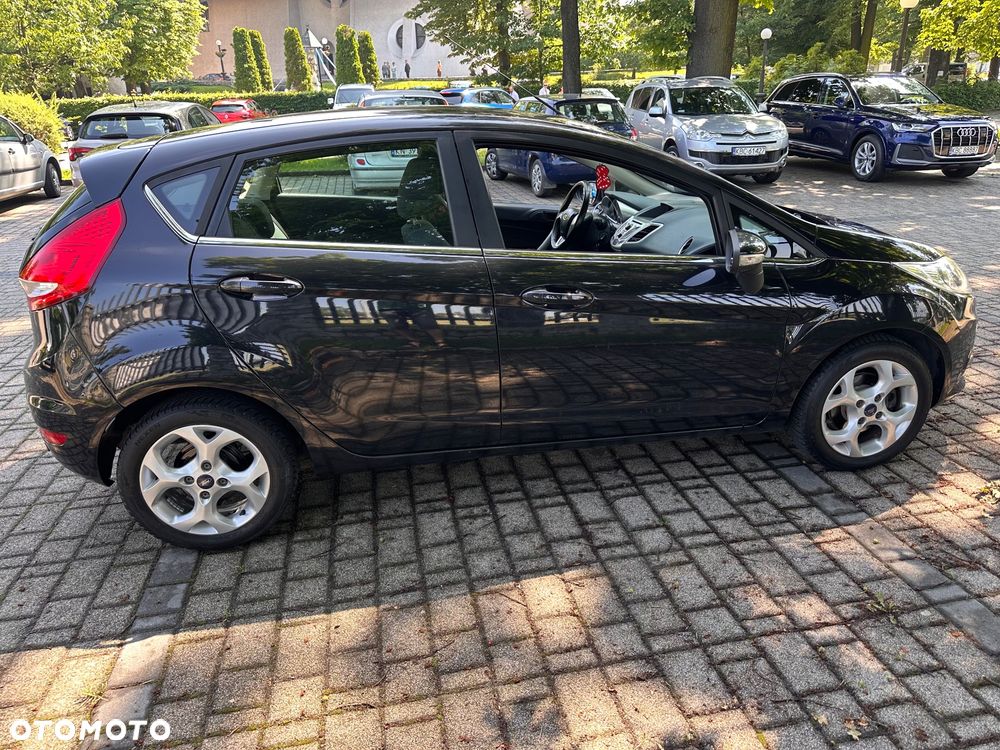 Ford Fiesta 1.25 Celebration - 33