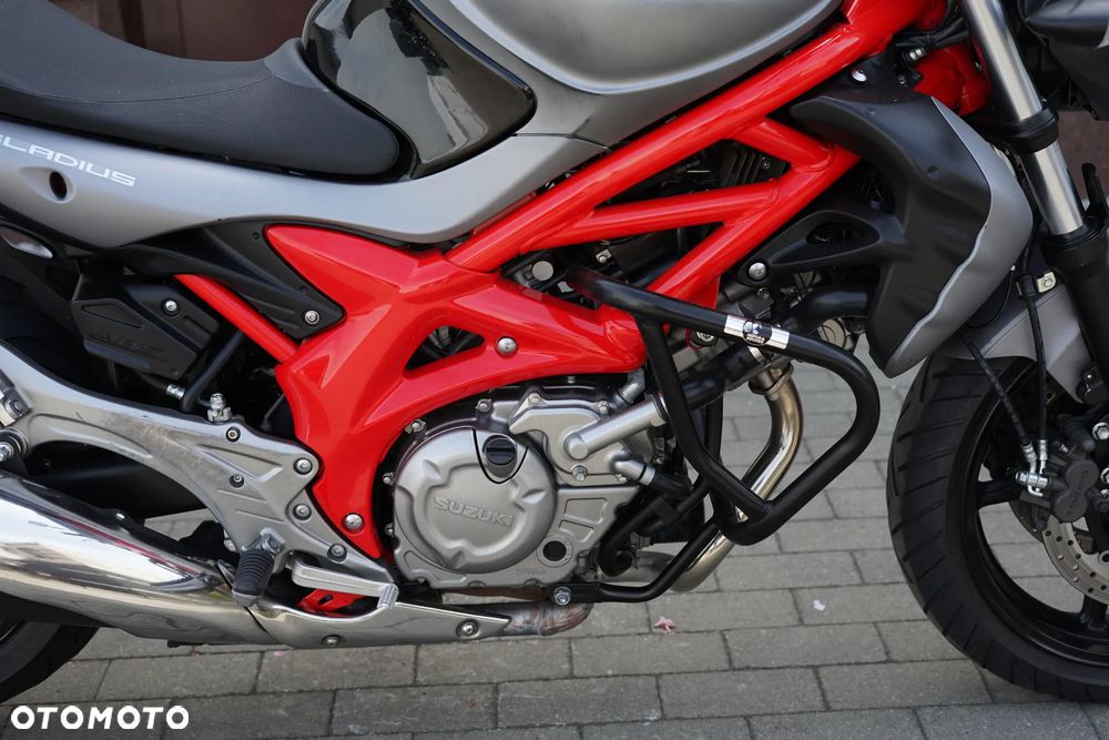 Suzuki Gladius - 12