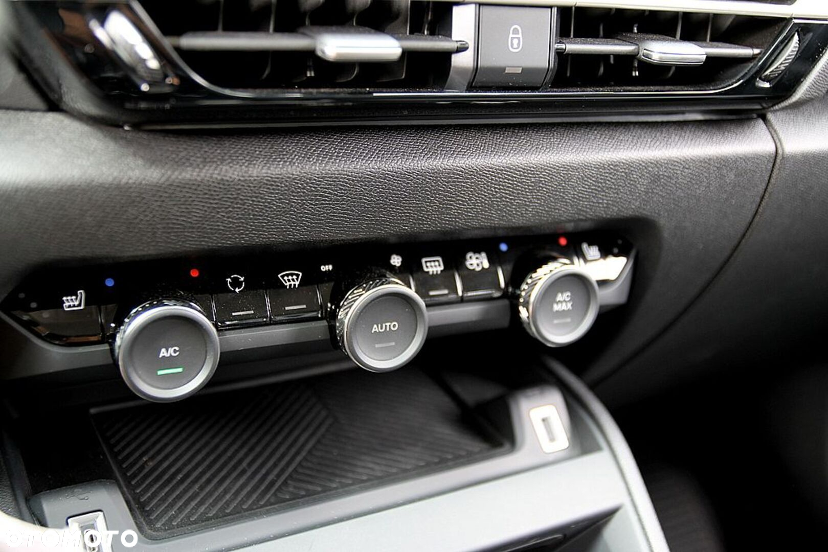 Citroën C4 1.2 PureTech Plus S&S EAT8 - 31