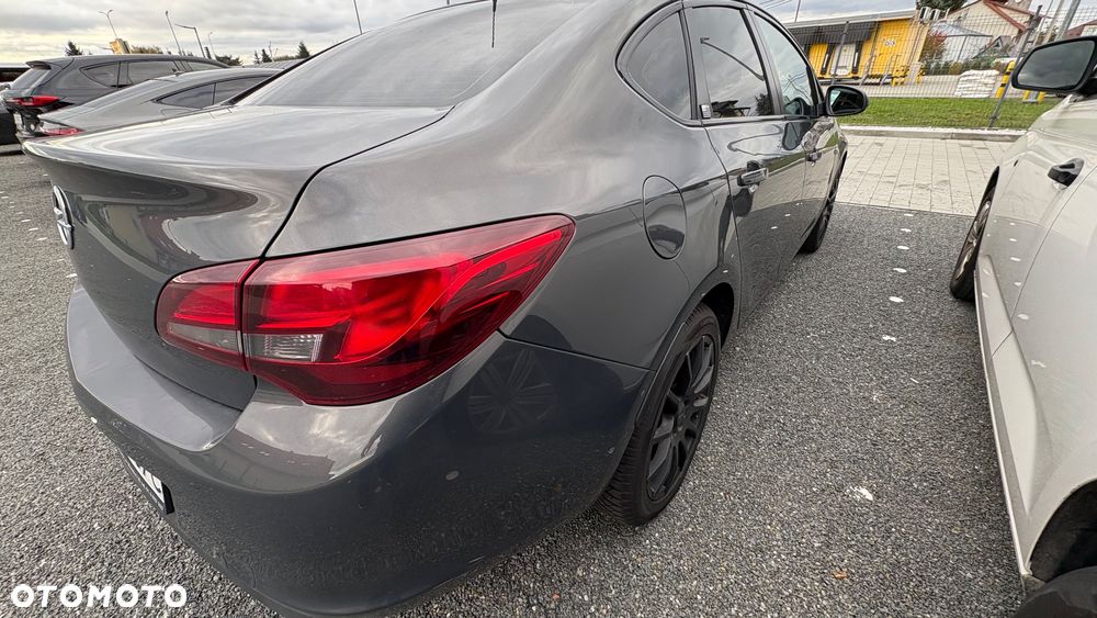 Opel Astra IV 1.4 T Cosmo - 5