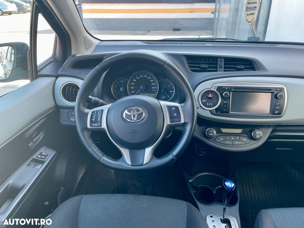 Toyota Yaris 1.5 VVT-i HSD Sol - 6