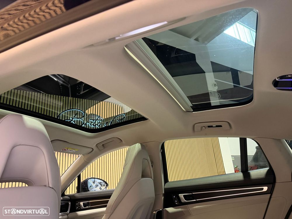 Porsche Panamera 4 E-Hybrid Platinum Edition com PDLS - 43