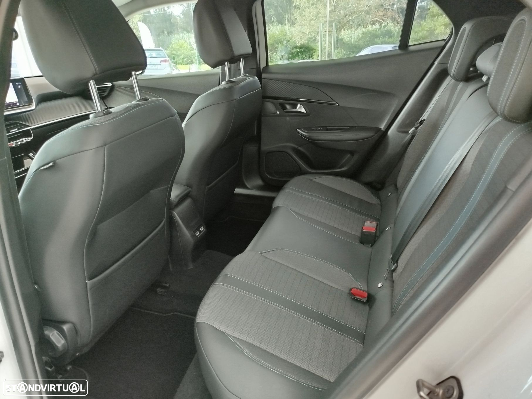 Peugeot 2008 1.5 BlueHDi Allure Pack - 36