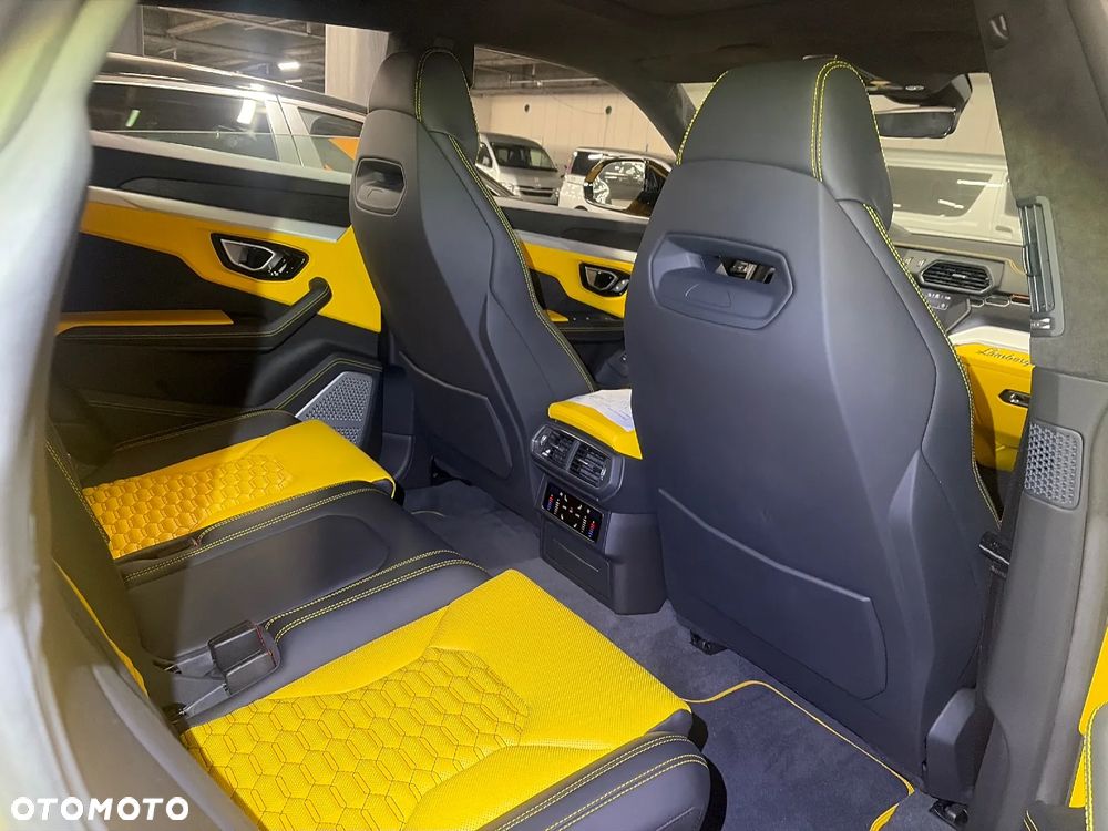 Lamborghini Urus - 12