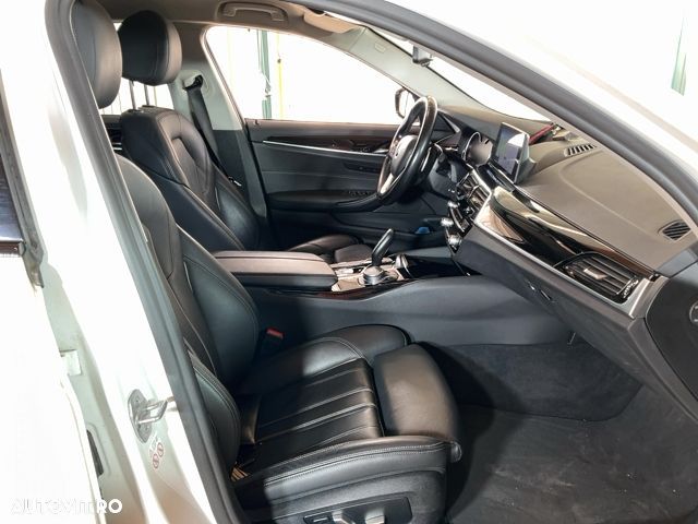 BMW Seria 5 520d Aut. - 14