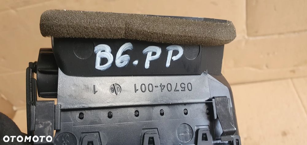 Kratka nawiewu powietrza prawa VW Passat B6 3C1819702F - 8
