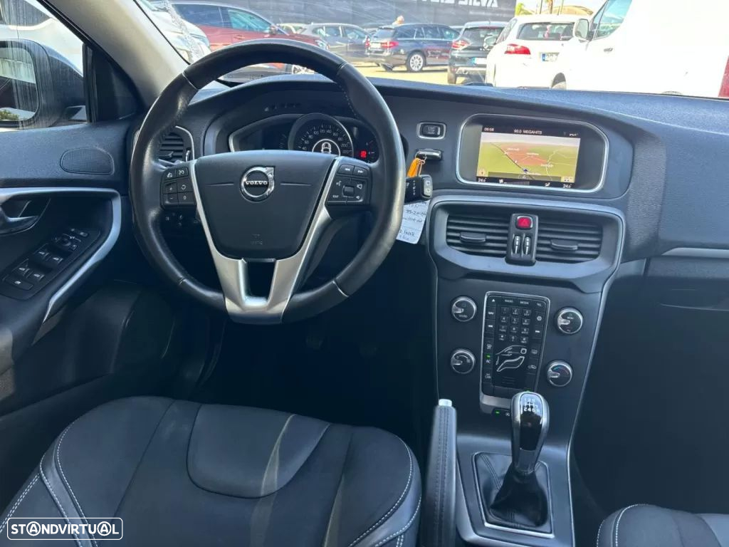 Volvo V40 2.0 D3 Momentum - 16