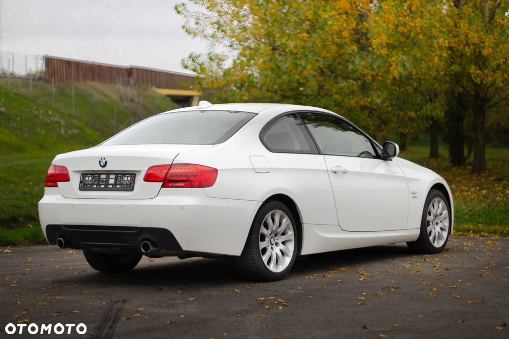 BMW 3 Series 2012 photo 3