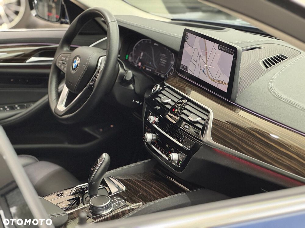 BMW Seria 5 530e Luxury Line - 38