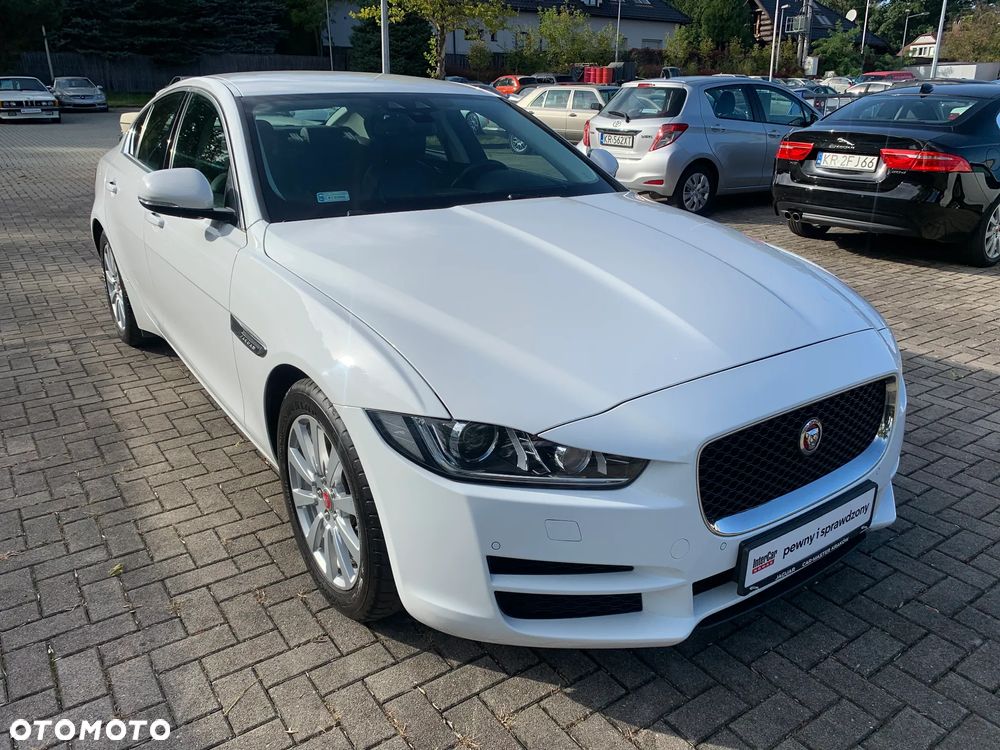Jaguar XE 2.0 D Prestige - 4