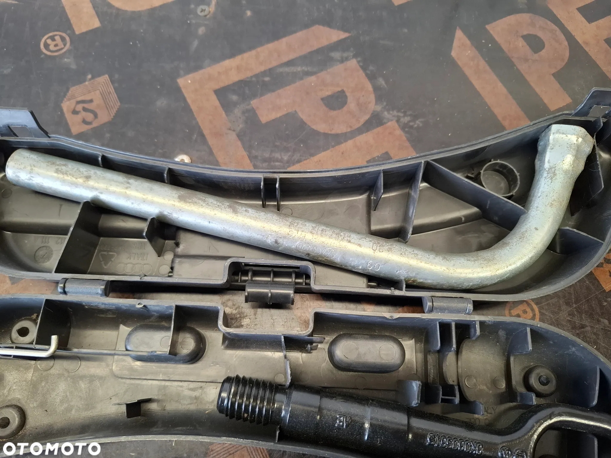 Skrzynka Klucz Ucho Holownicze Seat Exeo 8E0012111A 8K0805615 - 4