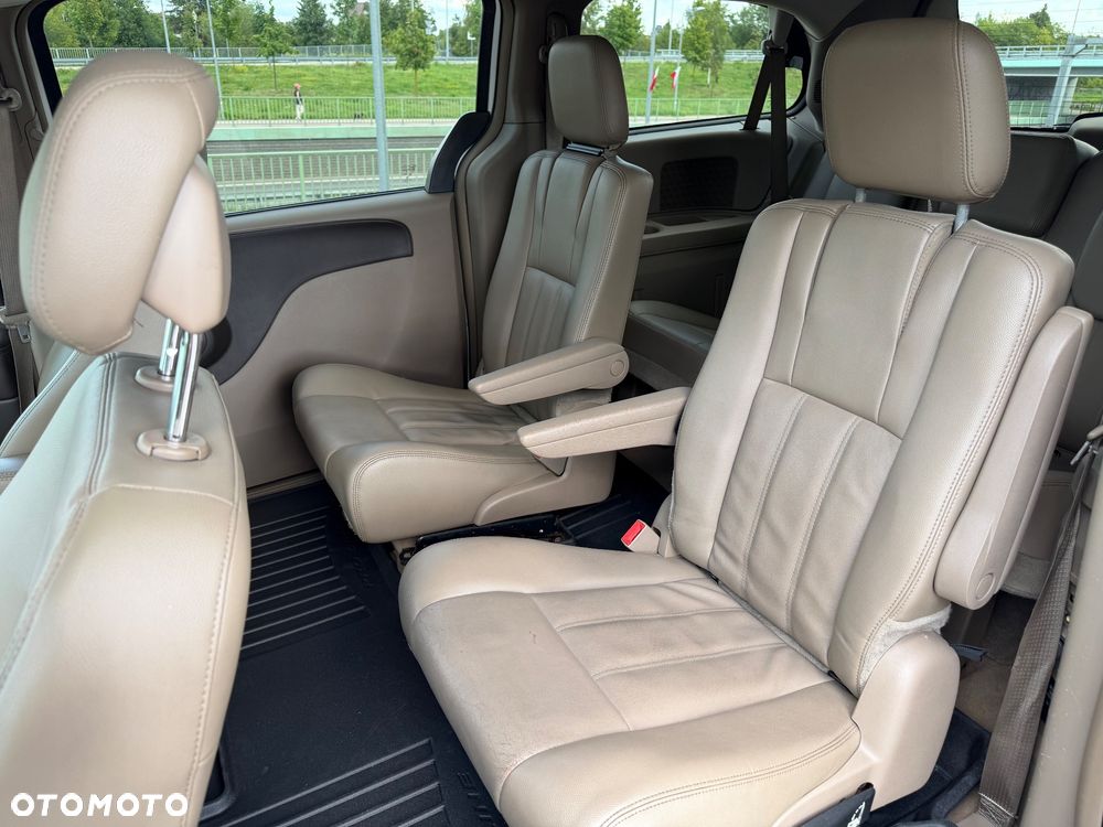 Chrysler Town & Country 3.6 Limited - 12
