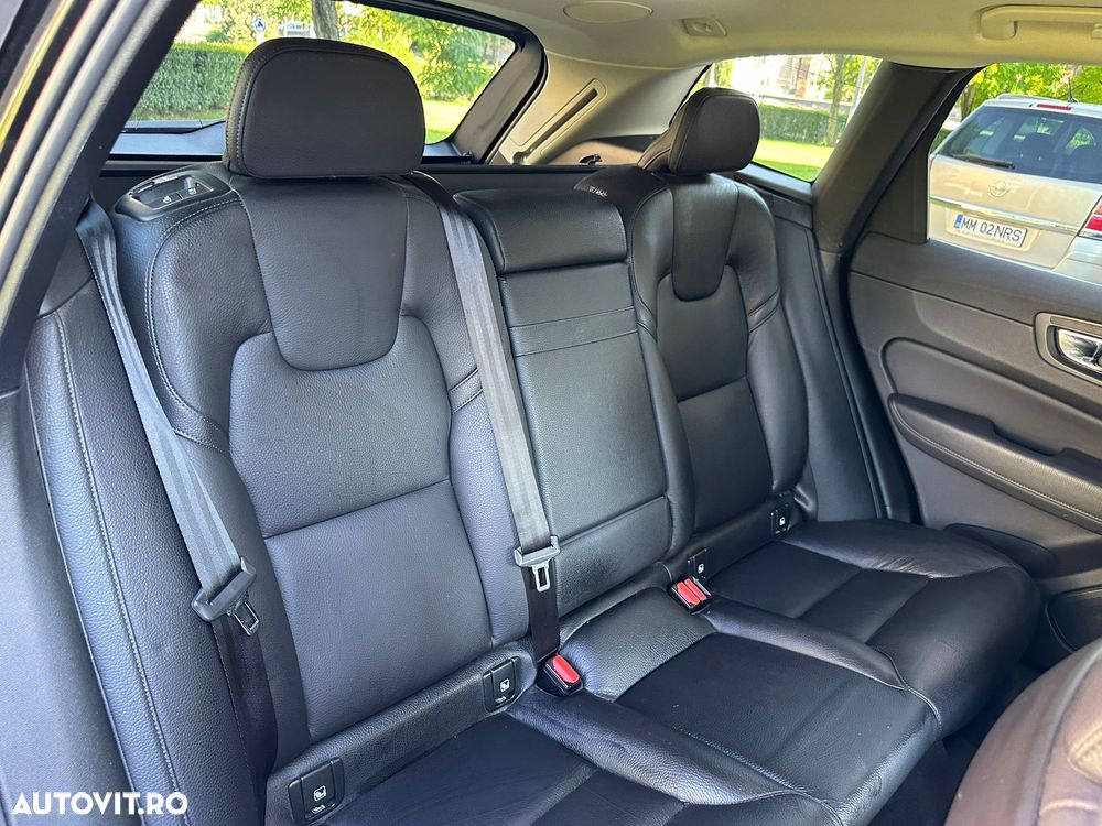 Volvo XC 60 B5 D AWD Geartronic Momentum Pro - 39