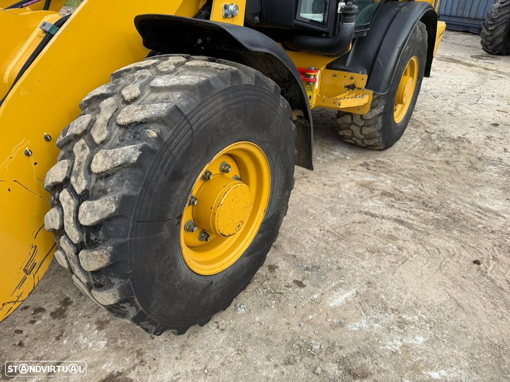 Caterpillar 906M - 12