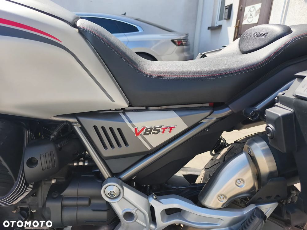 Moto Guzzi V85 - 10