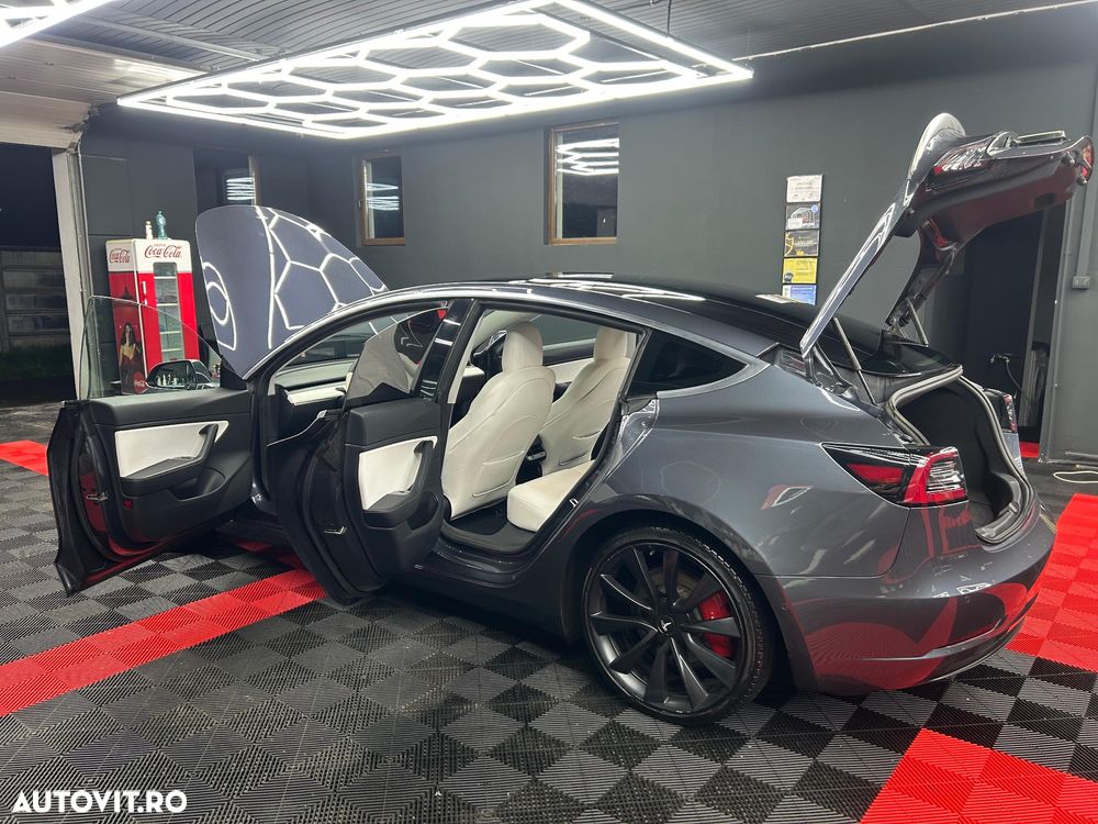Tesla Model 3 - 8