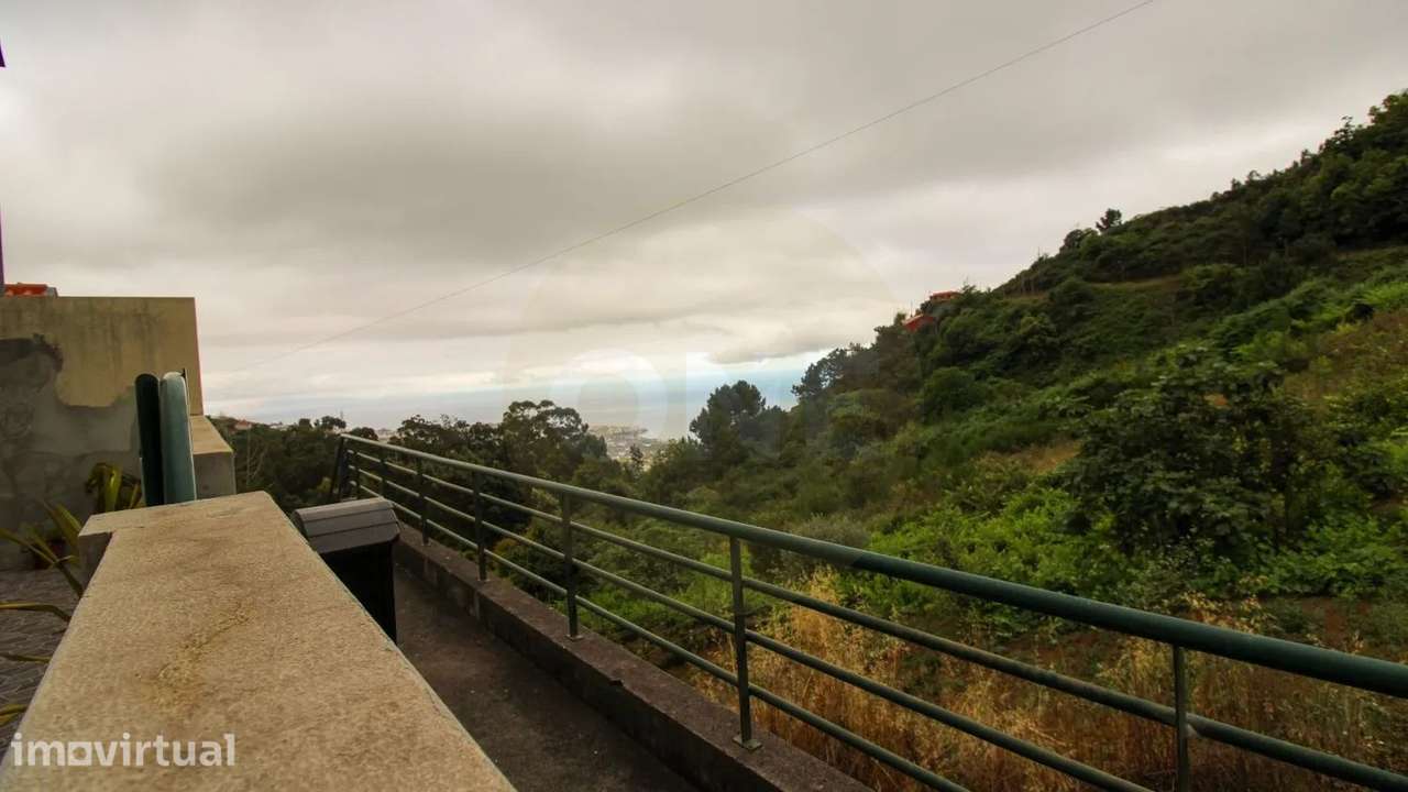 Moradia em banda T2 em Câmara de Lobos - Grande imagem: 2/28
