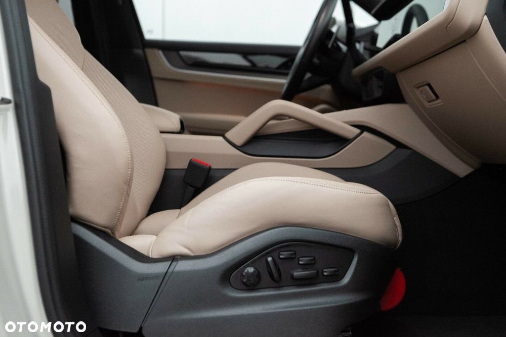 Porsche Cayenne - 31